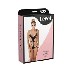 Close-up of the sleek black leather material of the body blair lerot negro, showing the high-quality craftsmanship and attention to detail