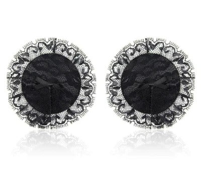 Alt text: Pezoneras Brenda, silicone nipple shields for breastfeeding, with a protective case