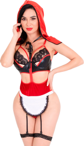 Dulce Caperucita - a delicious red velvet cake topped with edible flowers and berries, perfect for special occasions and celebrations