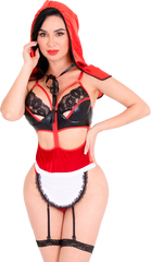 Dulce Caperucita - a delicious red velvet cake topped with edible flowers and berries, perfect for special occasions and celebrations