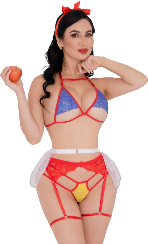 Blanca Nieves: A white, fluffy towel with elegant embroidery details and soft texture