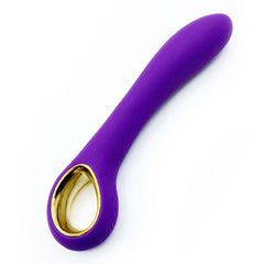 Alt text: The VIBRADOR ELLE GOLD MORADO, a luxurious and sleek purple vibrator designed for ultimate pleasure and satisfaction