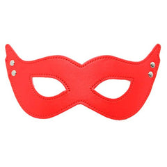 Close-up image of the black silk eye mask ANTIFAZ CIRI with intricate stitching and soft padding for maximum comfort