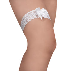 Close-up of Ligas Naila Lisa Lerot Blanco product, a sleek and elegant white leather belt, perfect for adding a touch of sophistication to any outfit