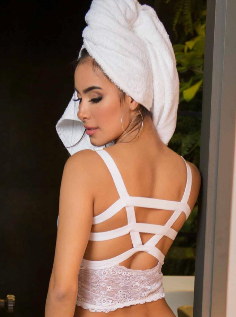 Alt text: Stunning lace bralette Veruska in black, designed with delicate floral pattern and adjustable straps, perfect for everyday comfort and style