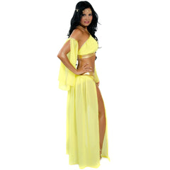 Bailarina Árabe gracefully executing a dramatic spin with expressive hand movements