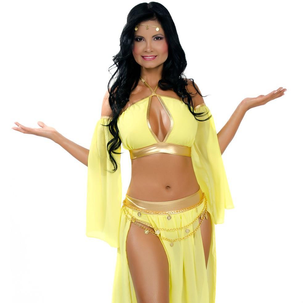 Bailarina Árabe performing a traditional dance with flowing veil and intricate costume