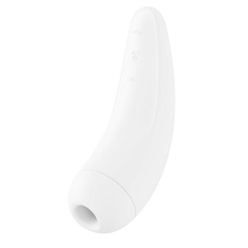 Woman using Satisfyer Curvy 2+ con APP with app-controlled intensity settings