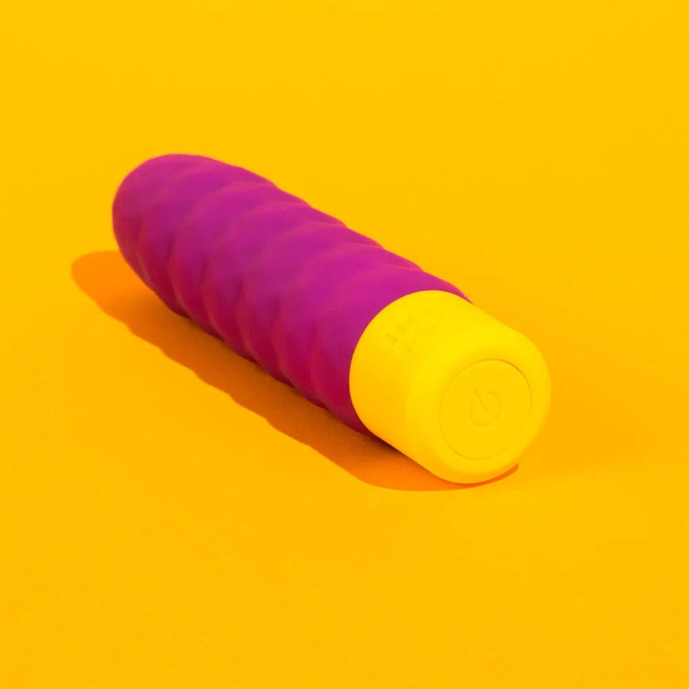 A close-up image of the Romp Beat Bala Vibradora, a powerful and discreet vibrating bullet designed for pleasure and stimulation