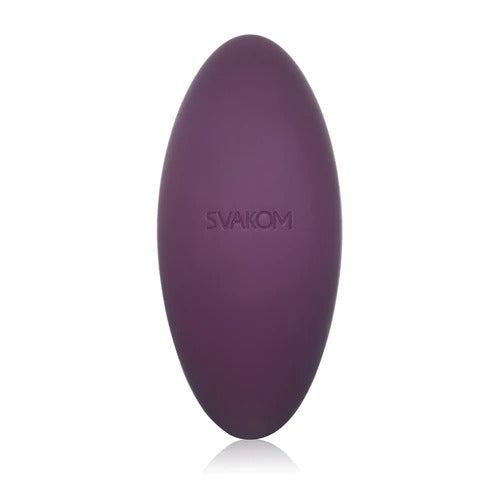 Close-up of VIBRADOR ECHO SVAKOM with soft silicone texture and rechargeable feature