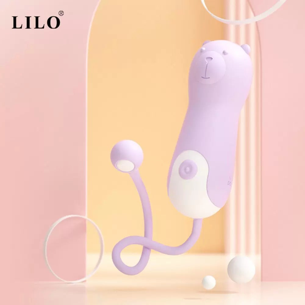 Woman using the Vibrador Bear with ergonomic handle for comfortable grip